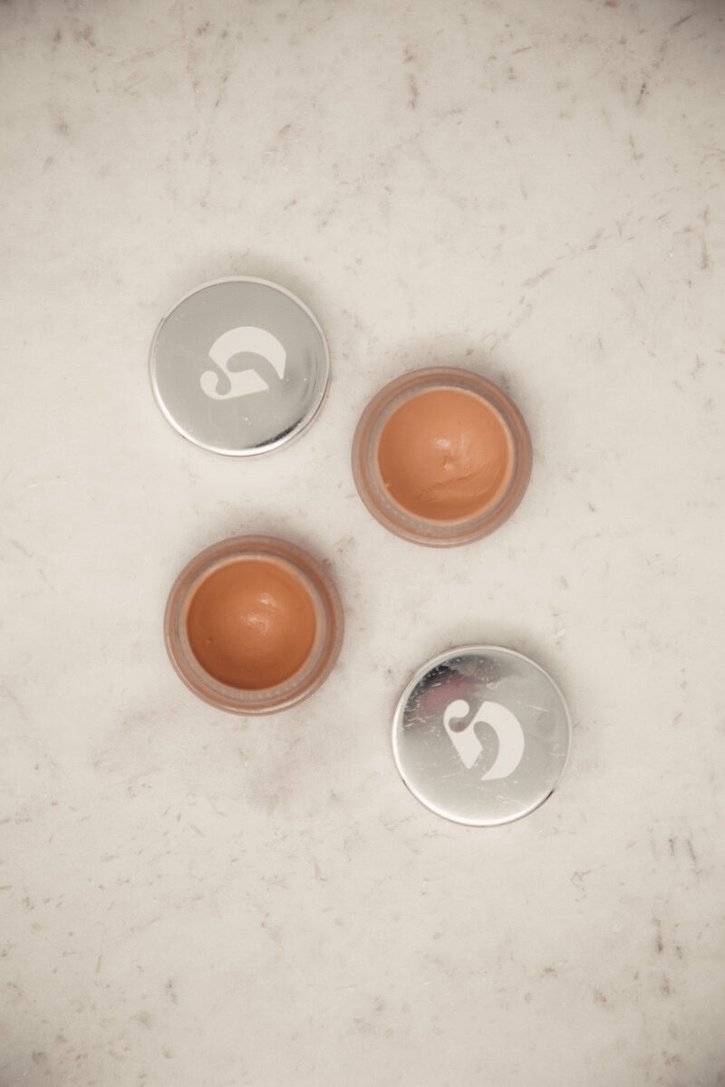 Glossier-Perfecting-Skin-Tint-and-Stretch-Concealer-Tins-2