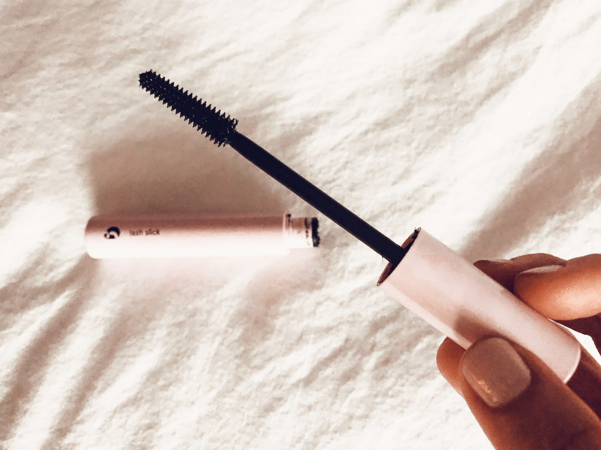 Glossier Lash Slick Mascara Review - Uncover the Glow